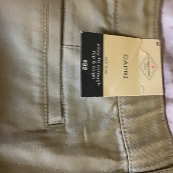 ST JOHNS BAY  woman’s plus size capri sz 18  khaki  NWT - Picture 4 of 5